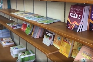 Sách giáo khoa ‘cháy hàng’ đầu năm học mới