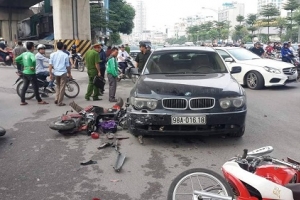 Hà Nội: Nữ tài xế BMW gây tai nạn liên hoàn khiến nhiều người bị thương