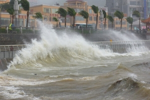 Bão số 5 có khả năng mạnh thêm, siêu bão Mangkhut hướng Bắc Biển Đông