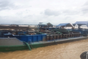 Bến Tre: Vây bắt 7 tàu đang hút trộm cát trên sông Hàm Luông và Cổ Chiên
