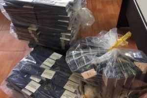 Hà Nội: Phát hiện xe ô tô vận chuyển gần 300 cây thuốc lá lậu