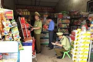 QLTT Lạng Sơn: tăng cường kiểm tra các cơ sở kinh doanh hàng hóa phụ vụ Tết trung thu