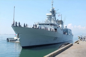 Tàu Hải quân Hoàng gia Canada cập bến Đà Nẵng