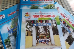 Huyện Hậu Lộc (Thanh Hóa): Có hay không HS bị “ép” mua sách in tên, hình ảnh của trường?