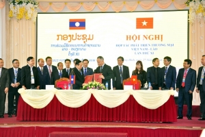 Tăng cường hợp tác phát triển thương mại biên giới Việt - Lào
