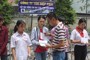 Tân Hiệp Phát trao hàng trăm học bổng cho trẻ em nghèo tỉnh Cà Mau