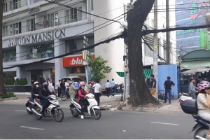 TP HCM: Cô gái trẻ tử vong trước tòa nhà Saigon Mansion