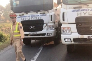 Quảng Ninh: 14 xe tải dàn hàng ngang trên quốc lộ bị phạt gần 23 triệu đồng