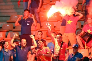 VFF bị phạt 12.500 đôla do CĐV đốt pháo sáng ở Asiad