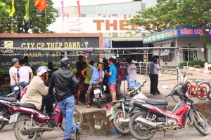 Đà Nẵng: Hàng trăm người dân xã Hòa Liên phong tỏa phán đối ô nhiễm nhà máy thép Dana – Ý
