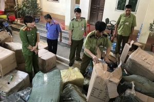 Chi cục QLTT Lạng Sơn tổ chức tiêu huỷ hàng hoá không được phép lưu thông