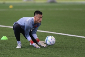 Thủ thành Bùi Tiến Dũng khó cạnh tranh vị trí chính thức tại AFF Cup 2018