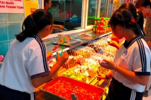 NTD cần hết sức thận trọng với các loại thực phẩm có màu sắc bắt mắt