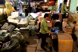 Lạng Sơn: Thu giữ lô hàng nghi giả mạo nhãn hiệu