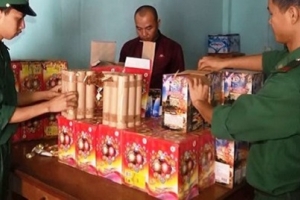Bắt giữ đối tượng vận chuyển trái phép pháo lậu