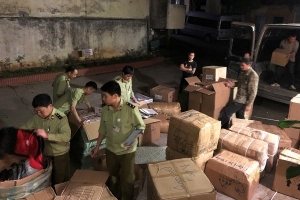 Lạng Sơn: Phát hiện xe tô tô khách vận chuyển trên 6.000 sản phẩm hàng lậu, hàng giả