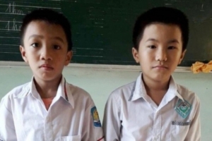 Thanh Hóa: Nhặt được 15 triệu đồng 2 học sinh lớp 3 trả lại cho người đánh rơi