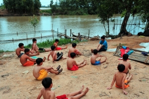 Người phụ nữ 66 tuổi dạy bơi miễn phí cho hơn 2000 trẻ em tại Đồng Tháp