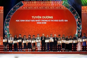 Bac A Bank và Quỹ Vì Tầm Vóc Việt trao học bổng 2018 cho học sinh, sinh viên