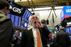 Chứng khoán Mỹ giảm mạnh, Dow Jones ‘bay’ gần 800 điểm