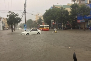 TP. Vinh: Mưa lớn kéo dài khiến nhiều tuyến phố ngập nước