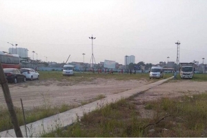 Long Biên (Hà Nội): Vì sao không kiểm tra sân bóng Garden City, bãi trông giữ xe?