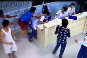 Nhận diện nguy cơ bị gây bạo hành của cán bộ y tế