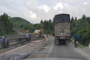 Bộ GTVT yêu cầu xử lý trách nhiệm về việc mặt đường QL1 hư hỏng