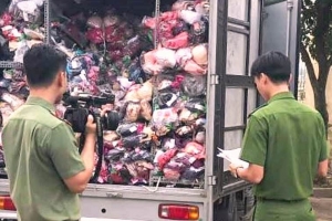 Đà Nẵng: Trong một ngày bắt giữ 2 vụ vận chuyển quần áo, mỹ phẩm nhập lậu