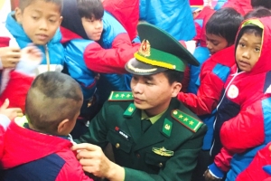 Quảng Trị: Áo ấm về với học sinh vùng cao biên giới huyện Đakrông