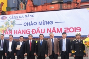 Đà Nẵng: Tấn hàng đầu tiên năm 2019 cập cảng Tiên Sa