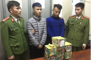 Hà Tĩnh: Mua 8,8 kg pháo thuê taxi đi bán kiếm lời
