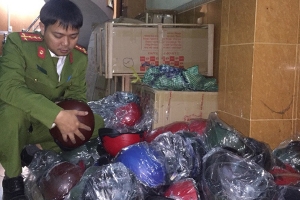 Thừa Thiên Huế: Phát hiện ô tô chở lô hàng lậu trị giá 300 triệu đồng