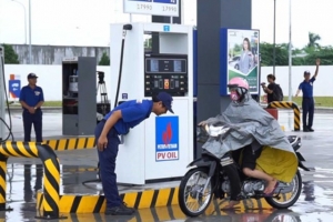 Hà Tĩnh: Khách hàng "thủng túi" vì thủ đoạn trộn xăng kém chất lượng