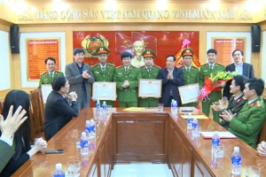 Thanh Hóa: Trao thưởng cho Ban chuyên án triệt xóa đường dây cá độ bóng đá hơn 300 tỷ đồng