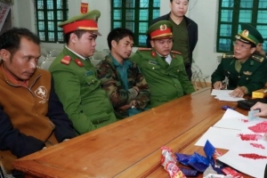 Hà Tĩnh: Bắt 2 đối tượng người Lào vận chuyển hơn 2.000 viên ma túy