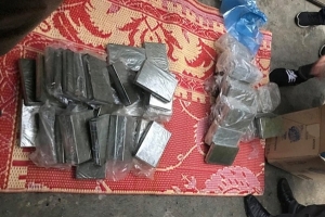 Hà Tĩnh: Phát hiện xe ô tô vận chuyển 120 bánh heroin