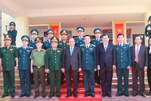 Thủ tướng Nguyễn Xuân Phúc thăm, chúc Tết Sư đoàn không quân 372