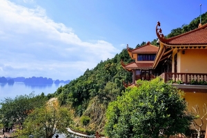 Khám phá vẻ đẹp ngôi chùa ven biển đẹp nhất Quảng Ninh