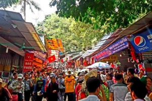 Lễ hội chùa Hương kẹt cứng ngày đầu khai hội