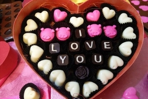Hà Nội: Nhộn nhịp thị trường hoa, quà tặng dịp Lễ Valentine 14/2