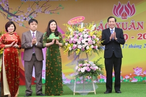 Phó trưởng ban Tuyên giáo Trung ương Thuận Hữu dự Hội báo Xuân Kỷ Hợi 2019 trên đất Tổ