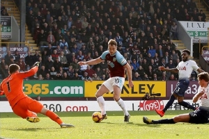 Harry Kane trở lại, Tottenham vẫn thua trước Burnley