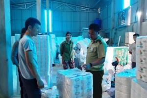 Thanh Hóa: Cơ sở sản xuất giấy vệ sinh của con trai chủ tịch xã, giả mạo hàng loạt thương hiệu nổi tiếng
