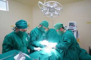 Bệnh viện Việt Đức lần đầu tiên phẫu thuật cắt u phổi không cần thở máy hỗ trợ