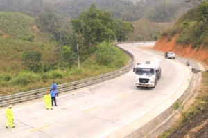 Kon Tum: Xây dựng bức tường “lốp cao su” hạn chế tai nạn giao thông khu vực đèo Lò Xo