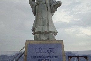 Thọ Xuân, Thanh Hóa: Xây “chui” cả tượng đài