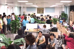 Quảng Nam: Nghi ngờ “bẽ kèo” hàng trăm người dân mua đất kéo đến vây ráp Doanh Nghiệp.