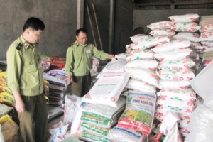 Phát hiện và thu giữ 630 bao phân bón không rõ xuất xứ