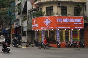 Phụ kiện HT Store, Hà Xinh: Nhập hàng tại chợ Trời?